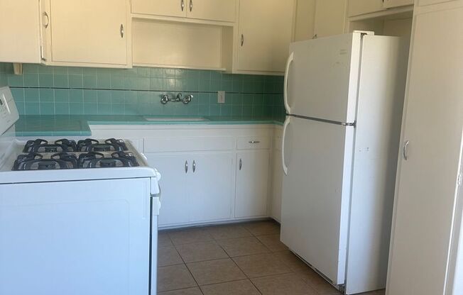 1 bed, 1 bath, $2,200, Unit 263