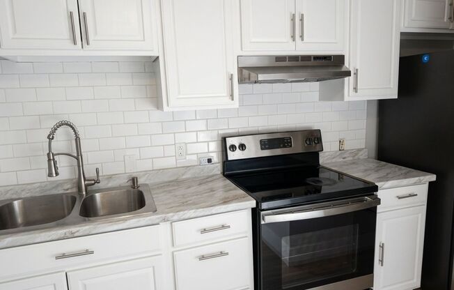 Studio, 1 bath, 650 sqft, $995, Unit 23