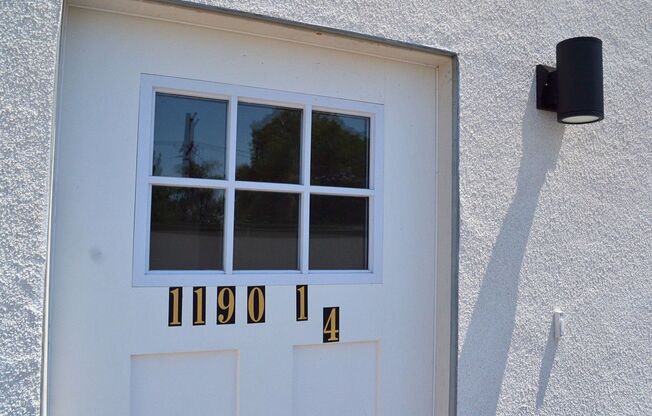 ☀️Newly Remodeled 2 Bed / 1 Bath Apartment Unit  – Great Layout