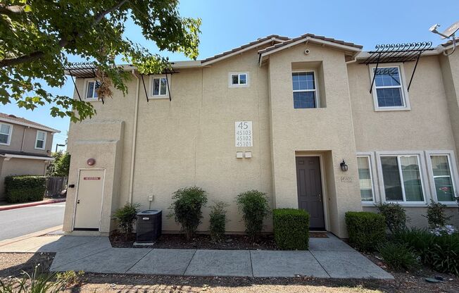Lovely Laguna Pointe Condo!