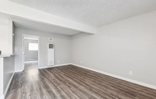 1 bed, 1 bath, 800 sqft, $2,180, Unit R18