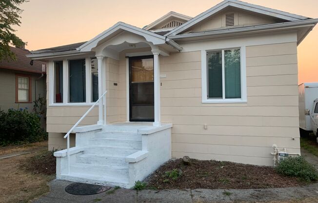 Beautiful 4 Bedroom Home Located on North Beacon Hill!