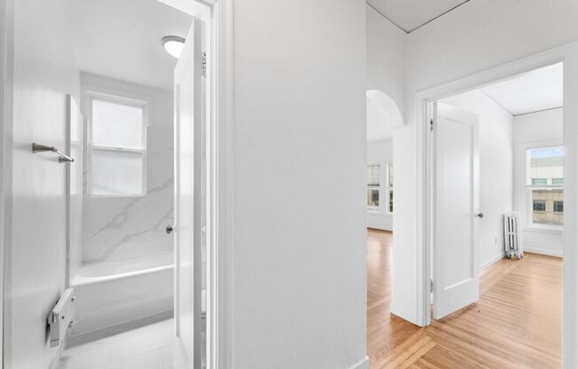 <b>Modern Studios & One-Bedroom Apartments in Prime Berkeley Location!