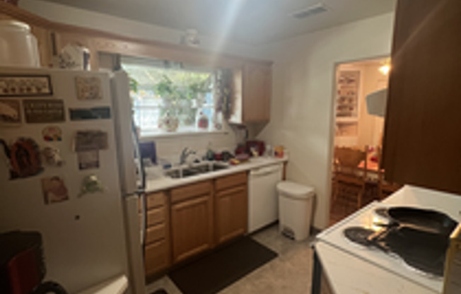 2 beds, 1 bath, $2,350