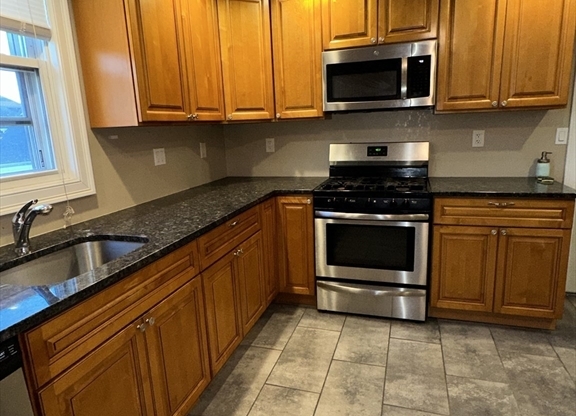 3 beds, 1 bath, 1,000 sqft, $3,000, Unit 2