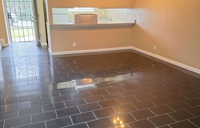 UNITED APARTMENTS (LAKEVIEW)