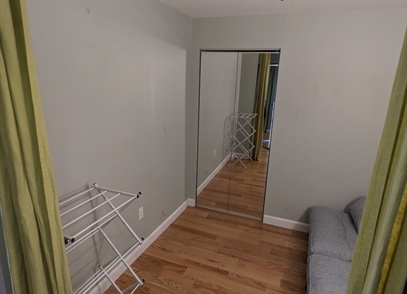 1 bed, 1 bath, 975 sqft, $2,800, Unit 9