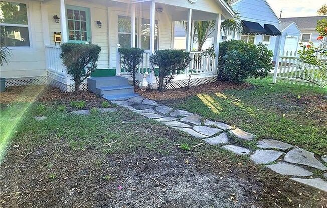 lovely 3/1 house with fence yard
