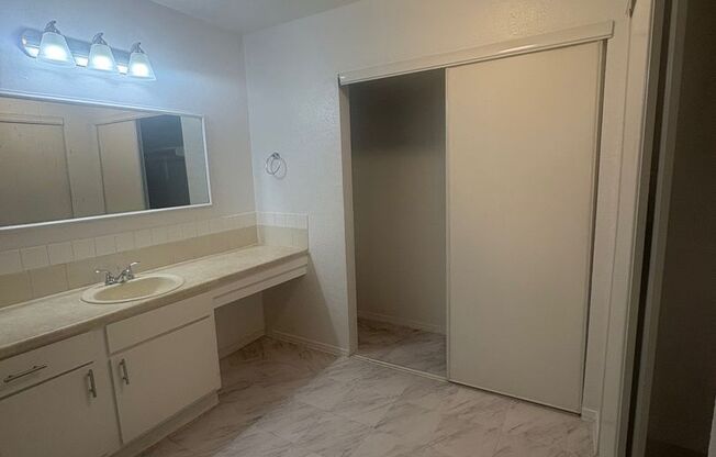 Studio, 1 bath, 625 sqft, $875, Unit 418-238