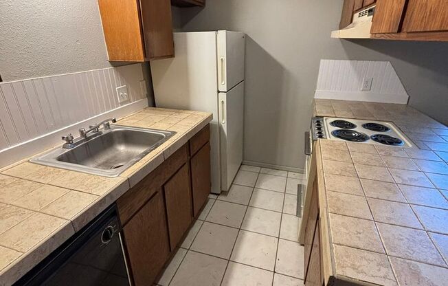 1 bed, 1 bath, $795, Unit 1390 W Wedington Dr 3