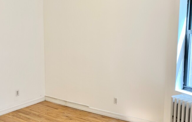224 E 27 ST