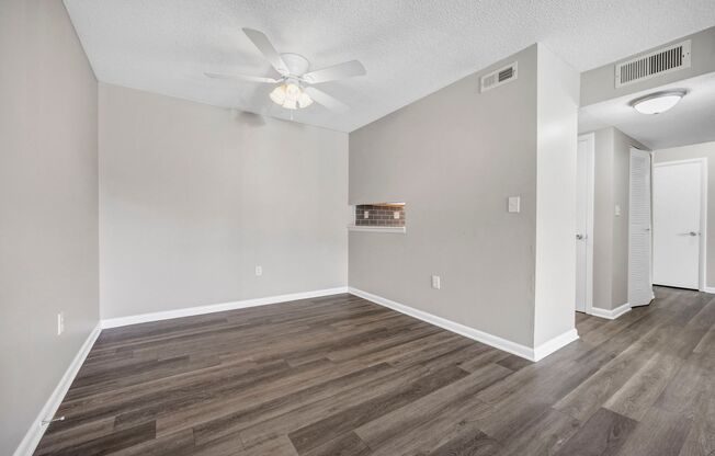 2 beds, 1.5 baths, 850 sqft, $1,095, Unit E15