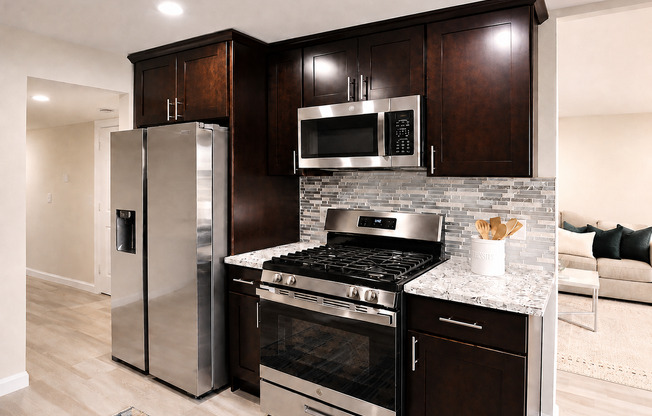2 beds, 2 baths, 1,100 sqft, $2,895, Unit 6676-1I