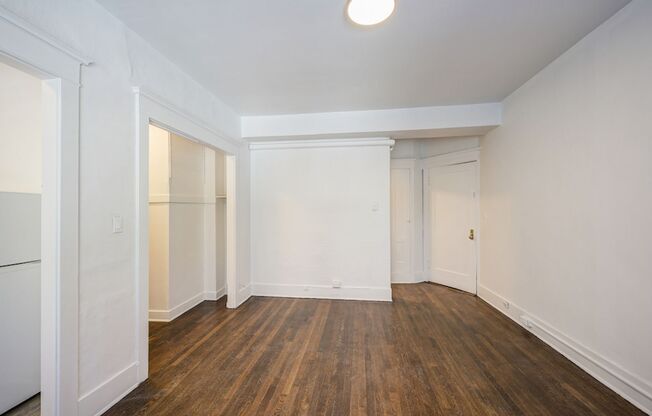 Studio, 1 bath, 335 sqft, $1,295, Unit Unit 208