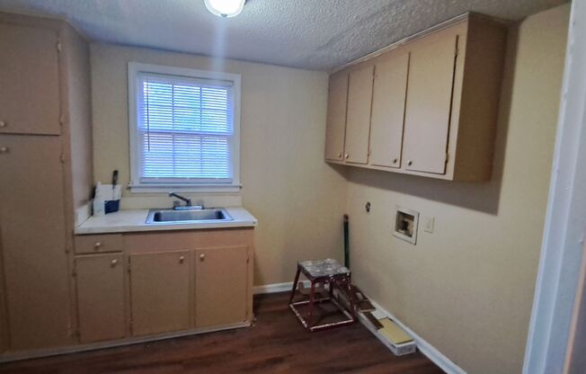 4 beds, 2 baths, $1,595