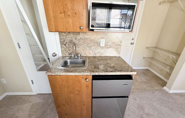 Studio, 1 bath, 264 sqft, $1,425, Unit 7E