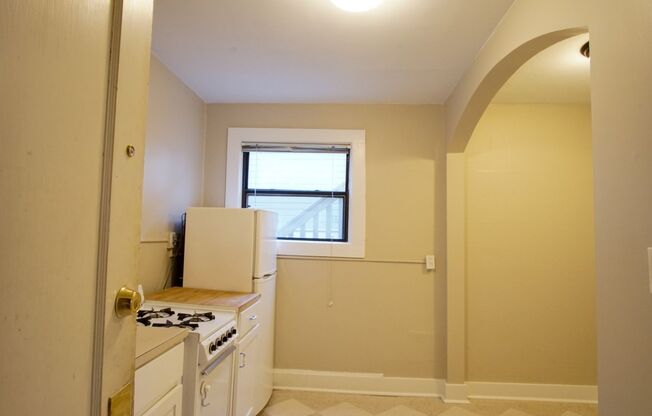 Studio, 1 bath, $1,115, Unit 03