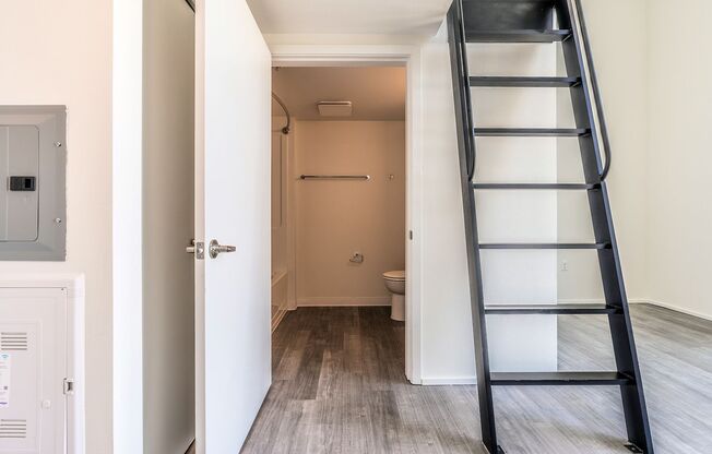 Studio, 1 bath, 439 sqft, $1,725, Unit 711