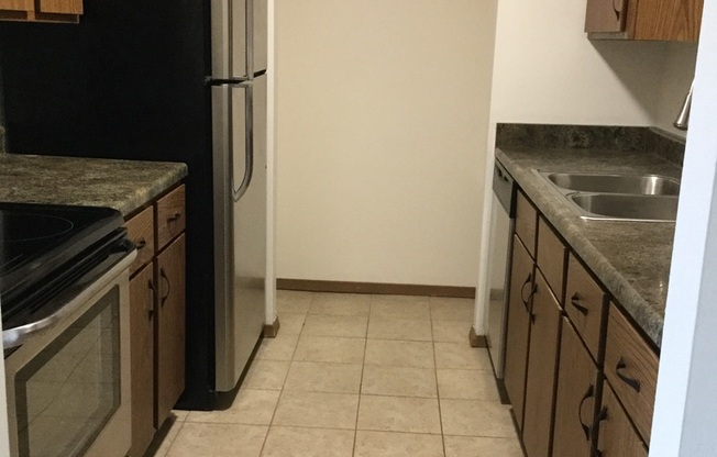 2 beds, 1 bath, 965 sqft, $1,625, Unit 7617CE
