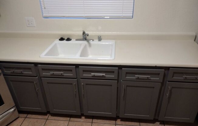 4 Bedroom 2 Bathroom  Tropicana & Mountain Vista