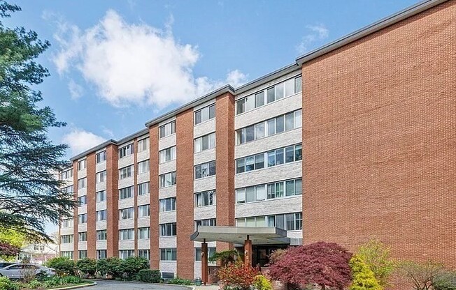1 bed, 1.5 baths, 827 sqft, $2,900, Unit 306