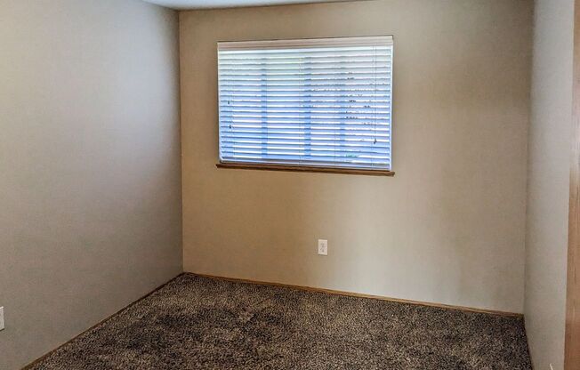 2 beds, 2 baths, 950 sqft, $1,325, Unit 18