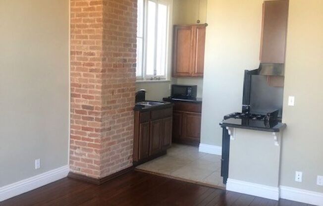 1 bed, 1 bath, 450 sqft, $1,875, Unit 3-E