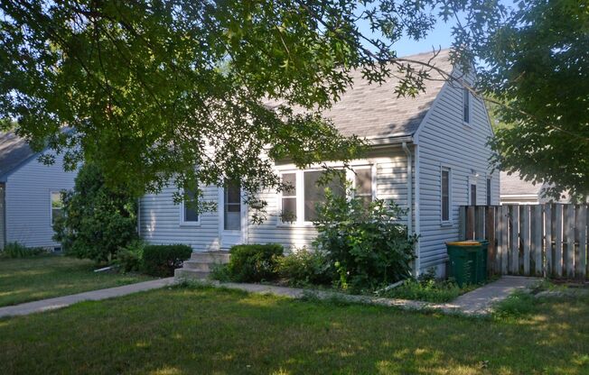 Beautiful 3 Bed 1 Bath Home With Fence and Garage