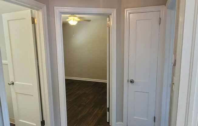 2 beds, 1 bath, 750 sqft, $1,050, Unit B3