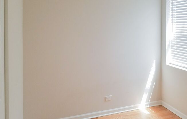 1 bed, 1 bath, 350 sqft, $1,595, Unit 2520-B10