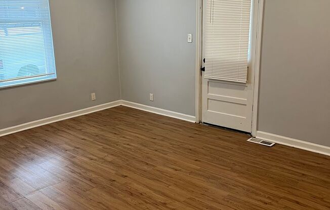 2 beds, 1 bath, $1,300, Unit 1