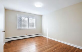 3 beds, 1 bath, $1,979, Unit 202