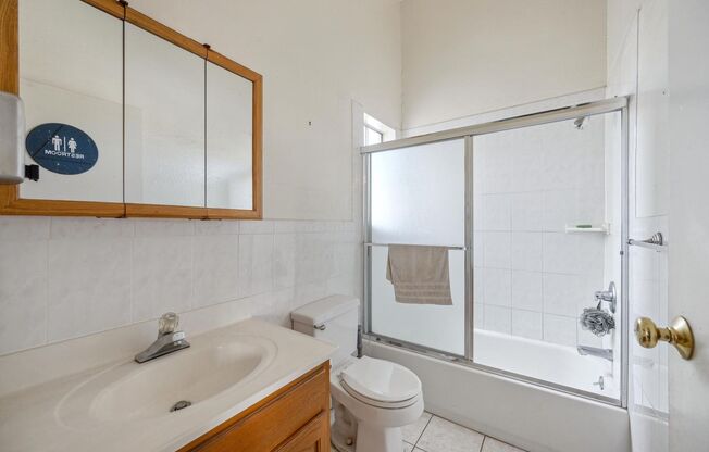 2 beds, 1 bath, $3,695, Unit 135 San Jose Ave