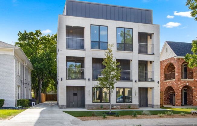 ** MOVE IN SUMMER 6/22/2028 ** 4 Bedroom 4.5 Bathroom Very Short walk to TCU campus