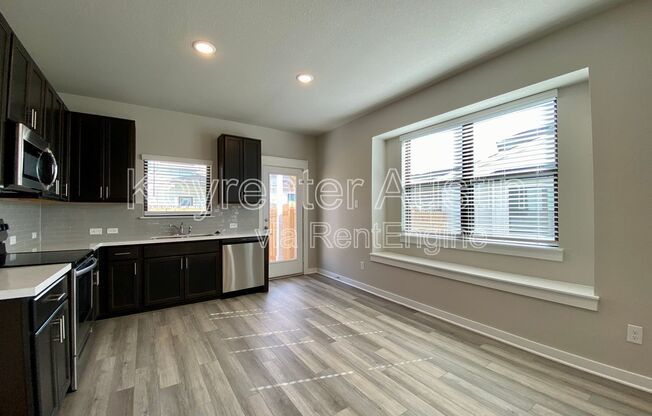 520 FIELDWOOD DR