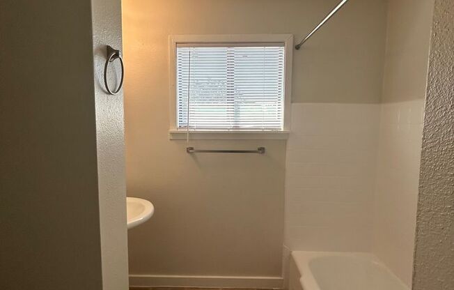 1 bed, 1 bath, $750, Unit MA911