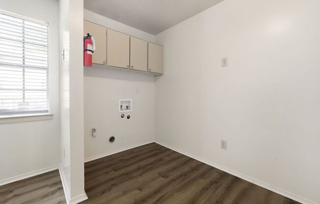 2 beds, 1 bath, 745 sqft, $1,330, Unit 1355-7