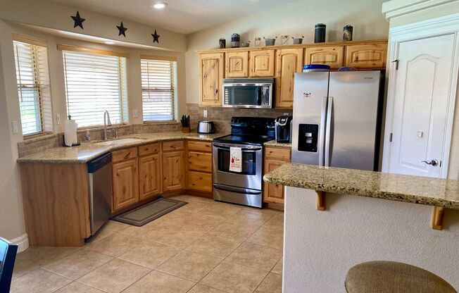 3 beds, 3 baths, $2,500