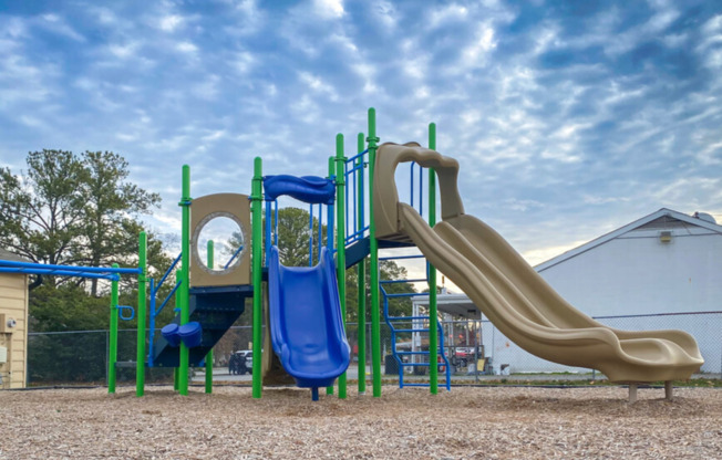 2 beds, 1 bath, 900 sqft, $1,049, Unit 361-21-7A