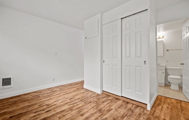 Studio, 1 bath, 355 sqft, $1,350, Unit 201