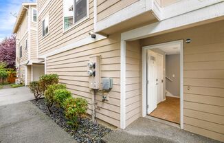 2 beds, 1.5 baths, $2,395