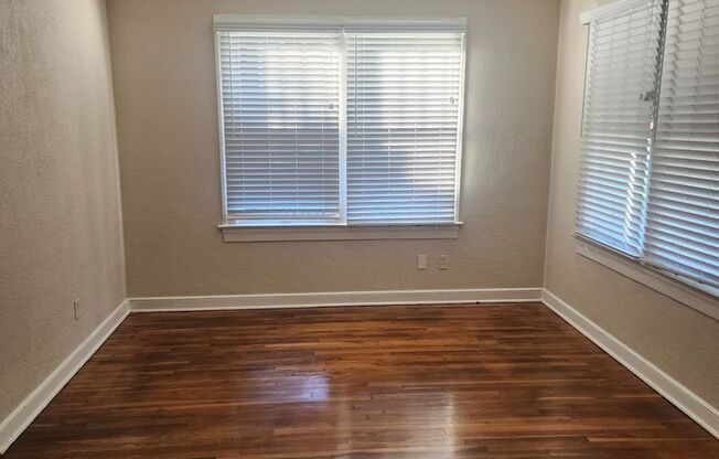 2 beds, 1 bath, $1,095