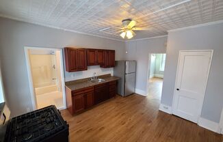 1 bed, 1 bath, 600 sqft, $1,050, Unit 47 Vliet - Unit 2