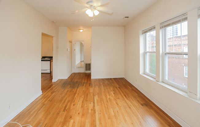 1 bed, 1 bath, 645 sqft, $2,150, Unit 3529-3W