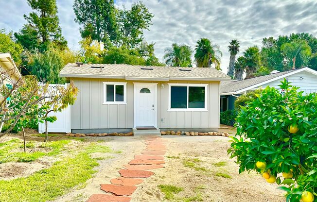 Lovely Newer Construction, Detached ADU Guest Home, on Private Property in Quiet Neighborhood of Fallbrook!