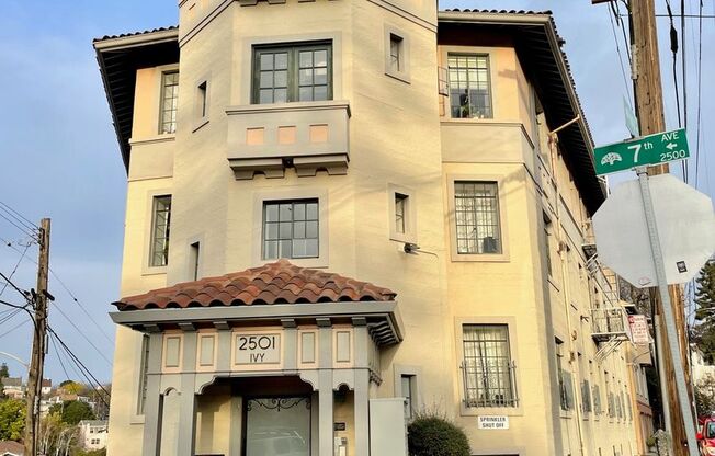 Lantz Building 02 - 2501 Ivy Dr