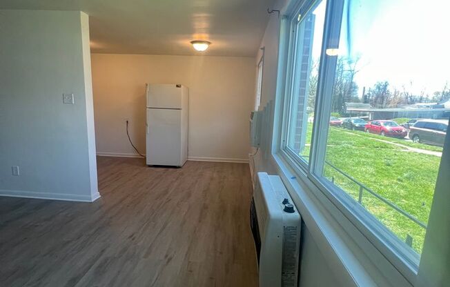 2 beds, 1 bath, $1,295, Unit Unit 1325A