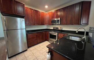 5 beds, 5 baths, $1,950, Unit B