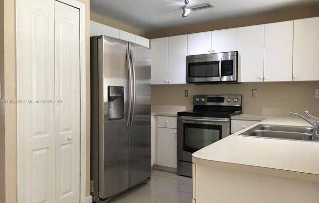 3 beds, 2 baths, $3,000, Unit # UNIT 13