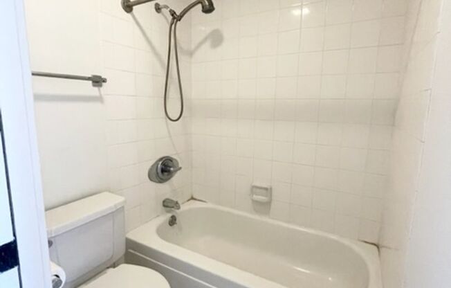 2 beds, 2 baths, $3,000, Unit Royal Capitol Plaza